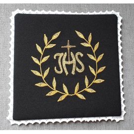 Palka haftowana czarna IHS + ornament - kolor czarny