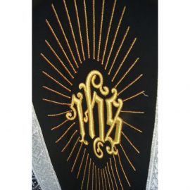 Kapa rzymska czarno-srebrna Chrystus Ukrzyżowany - KAPY HAFTOWANE - zdjęcie 2 - Kapa rzymska czarno-srebrna Chrystus Ukrzyżowany