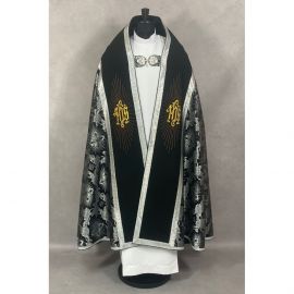 Kapa rzymska czarno-srebrna Chrystus Ukrzyżowany - KAPY HAFTOWANE - zdjęcie 3 - Kapa rzymska czarno-srebrna Chrystus Ukrzyżowany