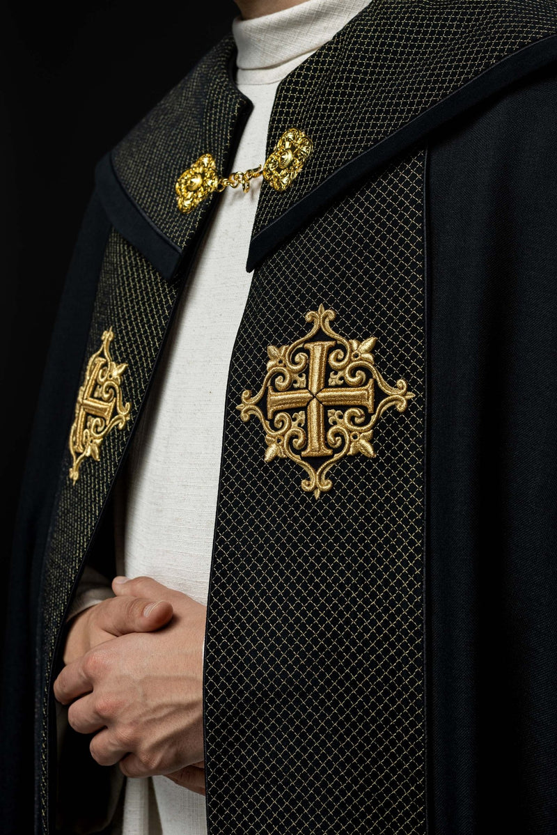 Kapa liturgiczna czarna, haftowana, aksamitny czarny pas (30H) - KAPY LITURGICZNE - zdjęcie 2