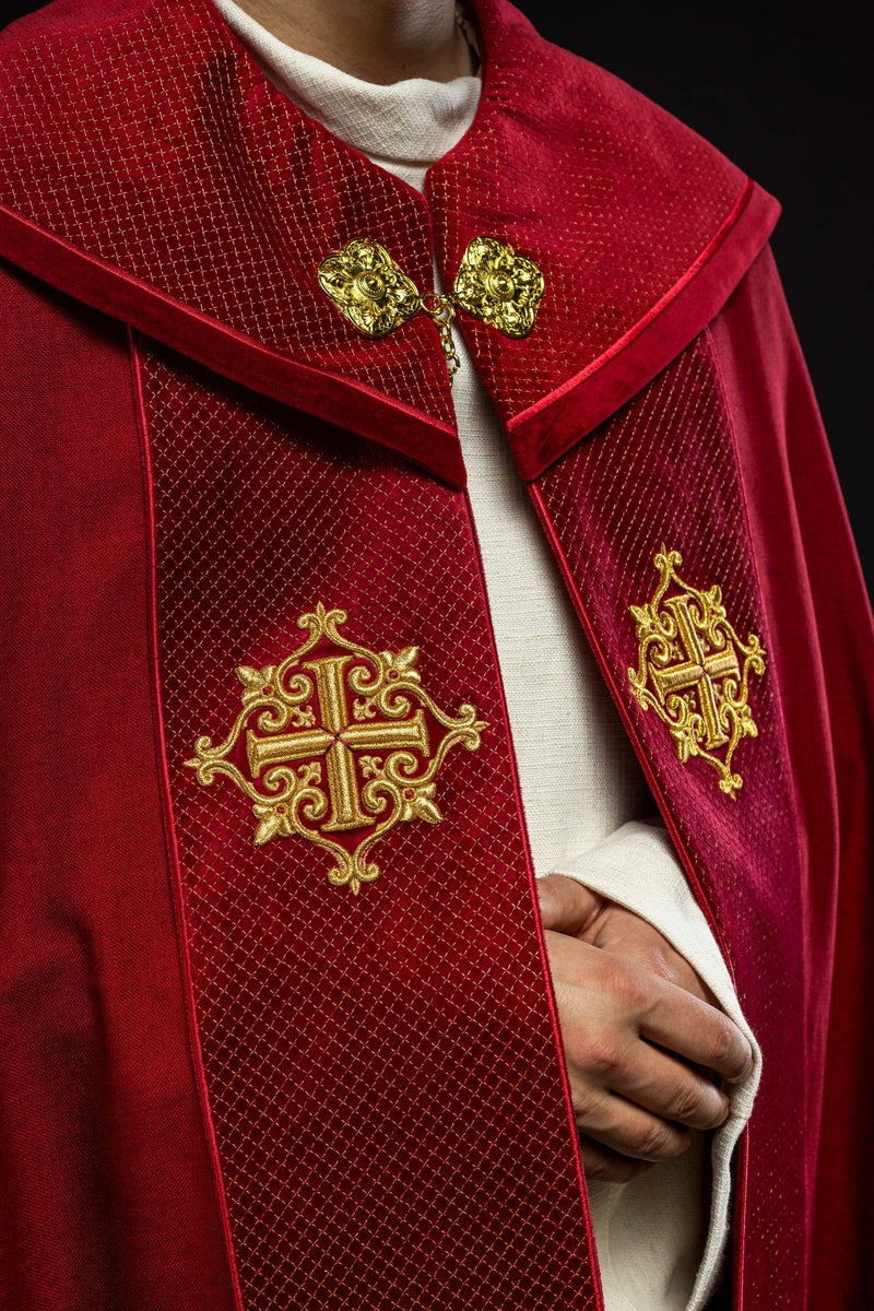 Kapa liturgiczna czerwona, haftowana, aksamitny czerwony pas (32H) - KAPY LITURGICZNE - zdjęcie 3