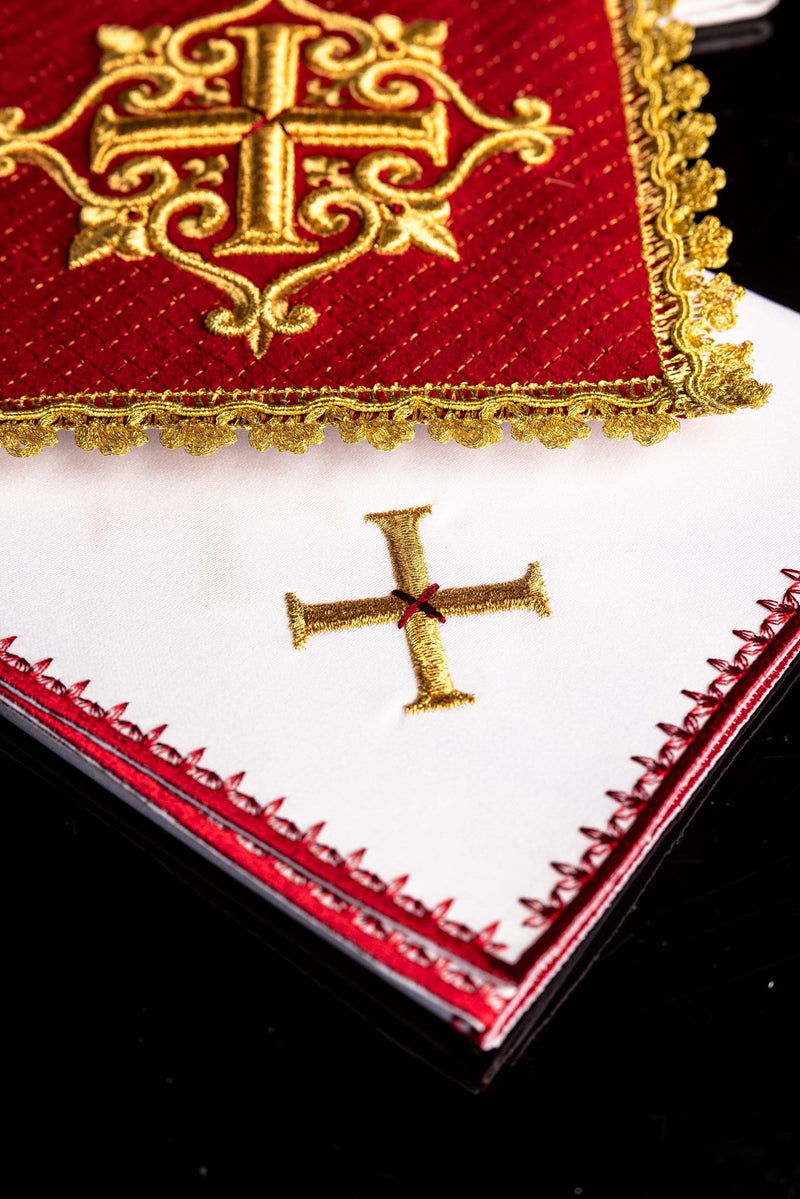 Bielizna kielichowa czerwona (aksamit), haftowany złoty krzyż (83H) - Zestawy lniane - zdjęcie 3