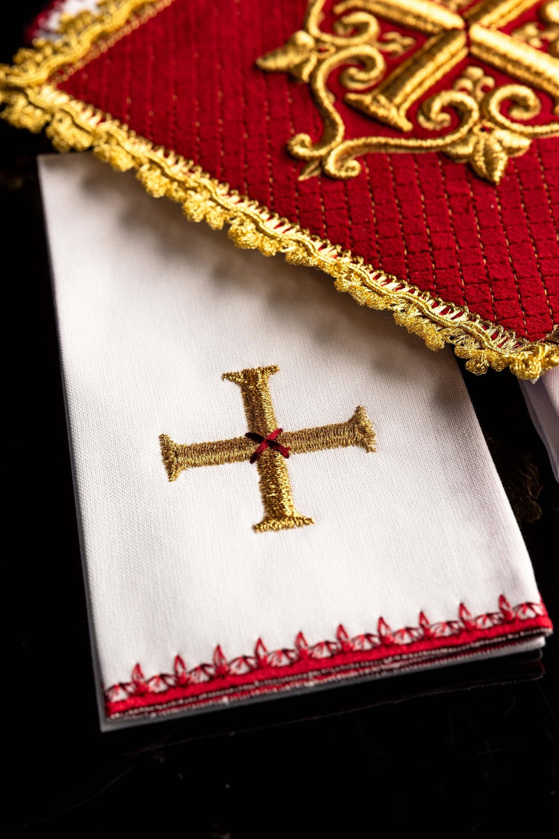 Bielizna kielichowa czerwona (aksamit), haftowany złoty krzyż (83H) - Zestawy lniane - zdjęcie 4