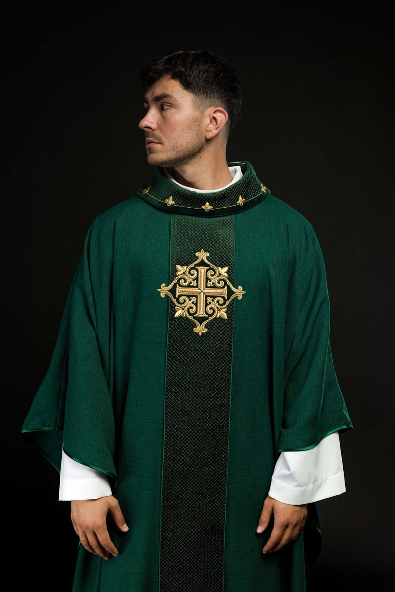 Ornat haftowany zielony, aksamit, symbol krzyża (H209) - Ornaty zielone