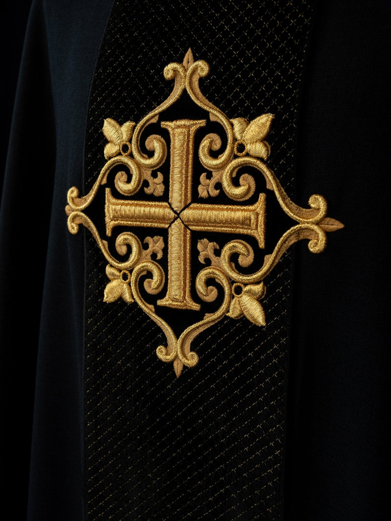 Ornat haftowany czarny, aksamit, symbol krzyża (H212) - ornaty czarne - zdjęcie 5