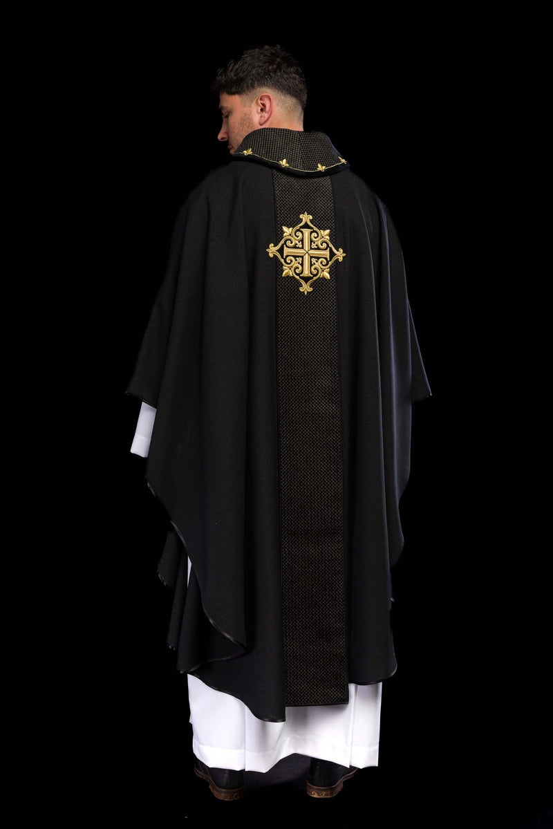 Ornat haftowany czarny, aksamit, symbol krzyża (H212) - ornaty czarne - zdjęcie 7