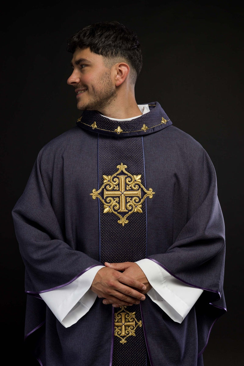 Ornat haftowany fioletowy, pas aksamit, symbol krzyży (H215) - Ornaty fioletowe