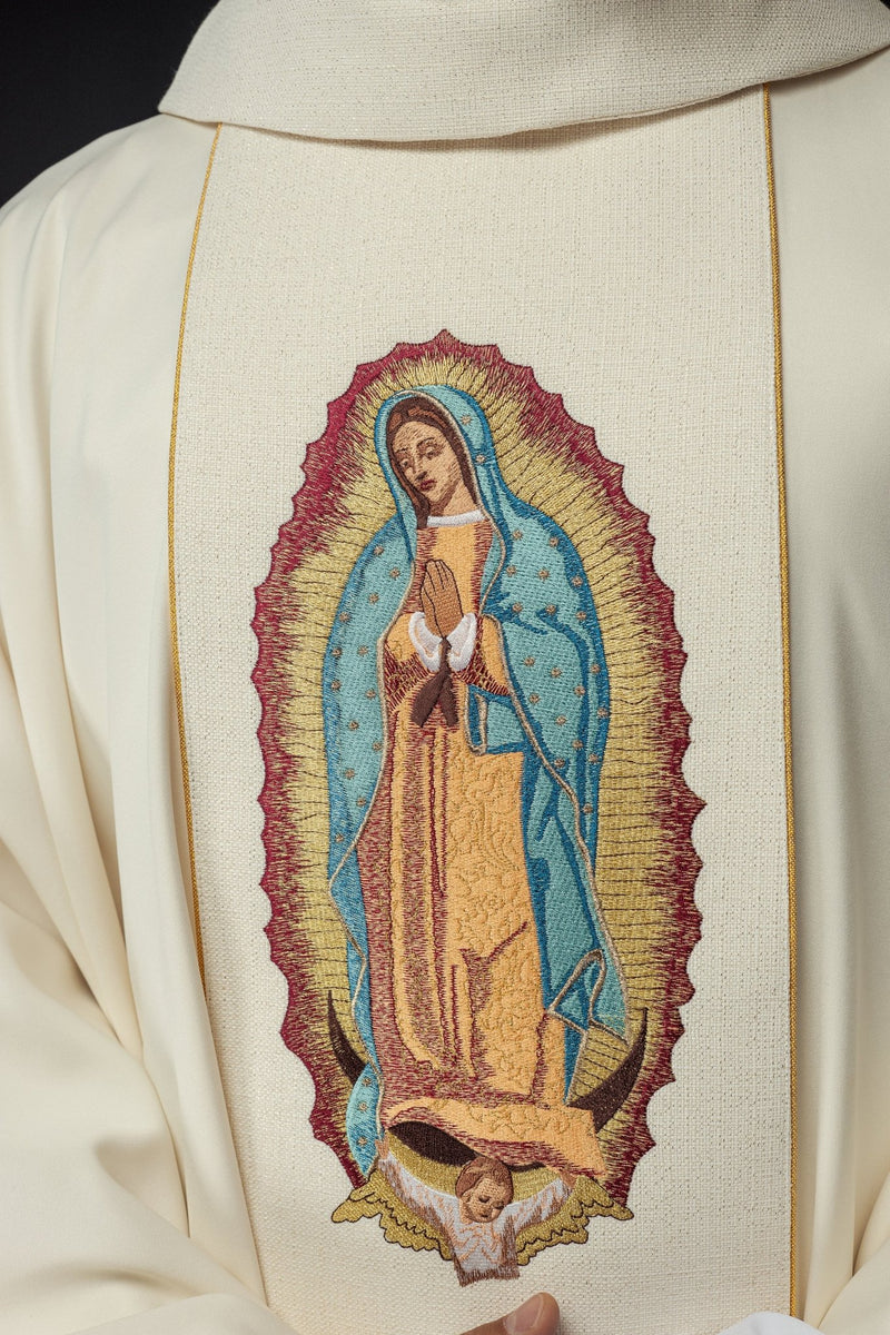 Ornat z haftowanym wizerunkiem Matki Boskiej Guadalupe (117H) - Ornaty Maryjne - zdjęcie 3