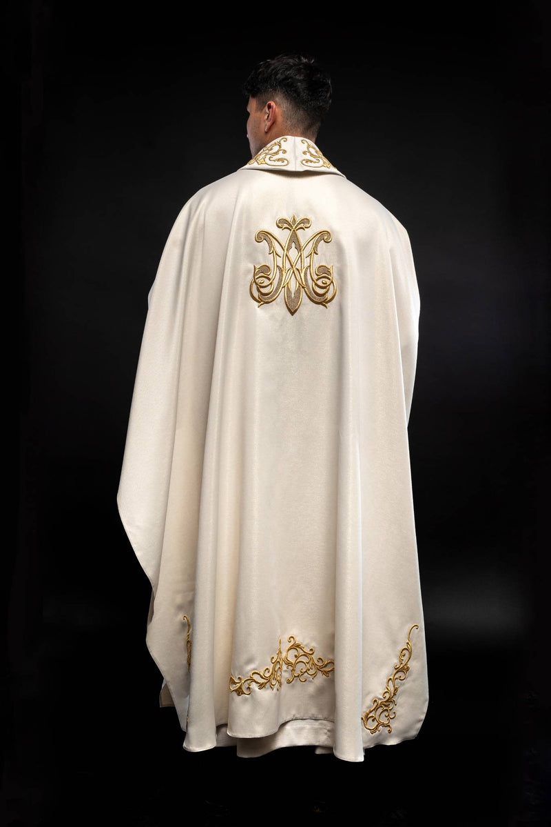 Ornat z haftowanym motywem Matki Bożej Tulącej Dziecię Jezus (122H) - Ornaty Maryjne - zdjęcie 7