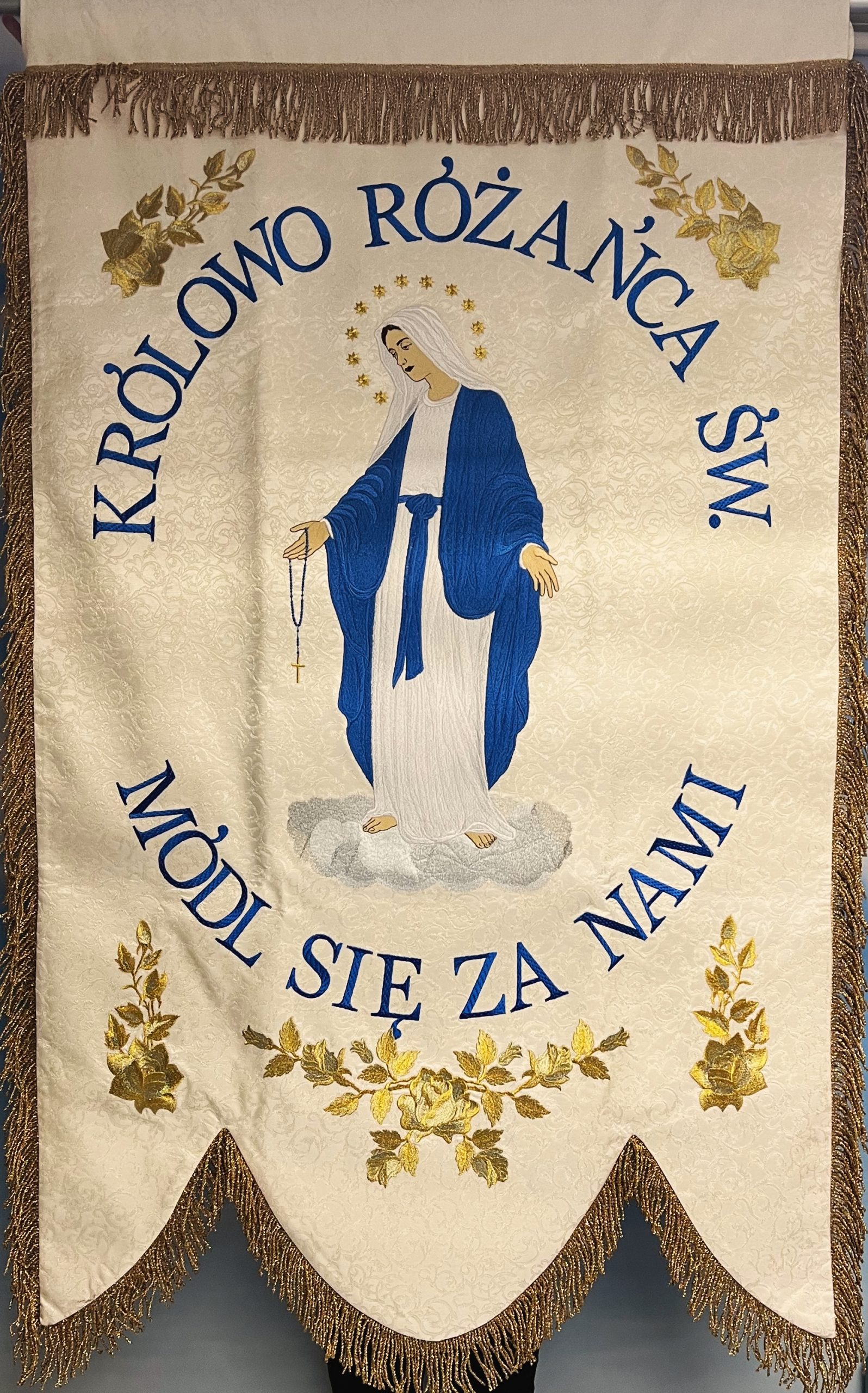 Chorągiew haftowana Matka Boża Różańcowa - Chorągwie procesyjne - zdjęcie 3