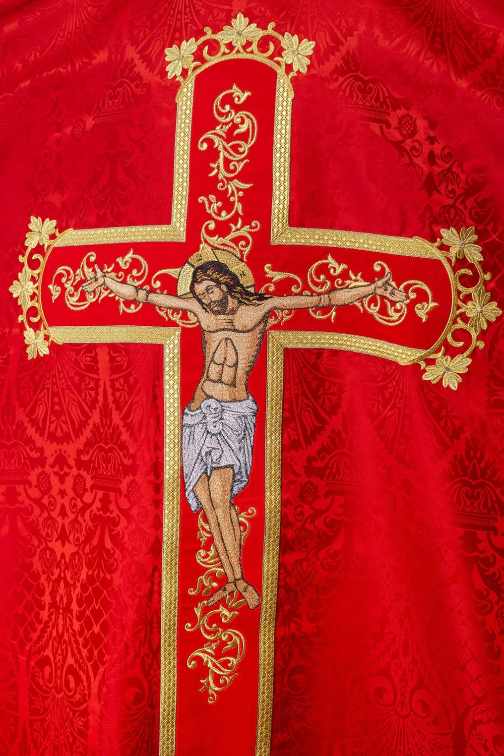 Ornat haftowany Jezus na krzyżu - czerwony (190) - Ornaty z Jezusem - zdjęcie 2