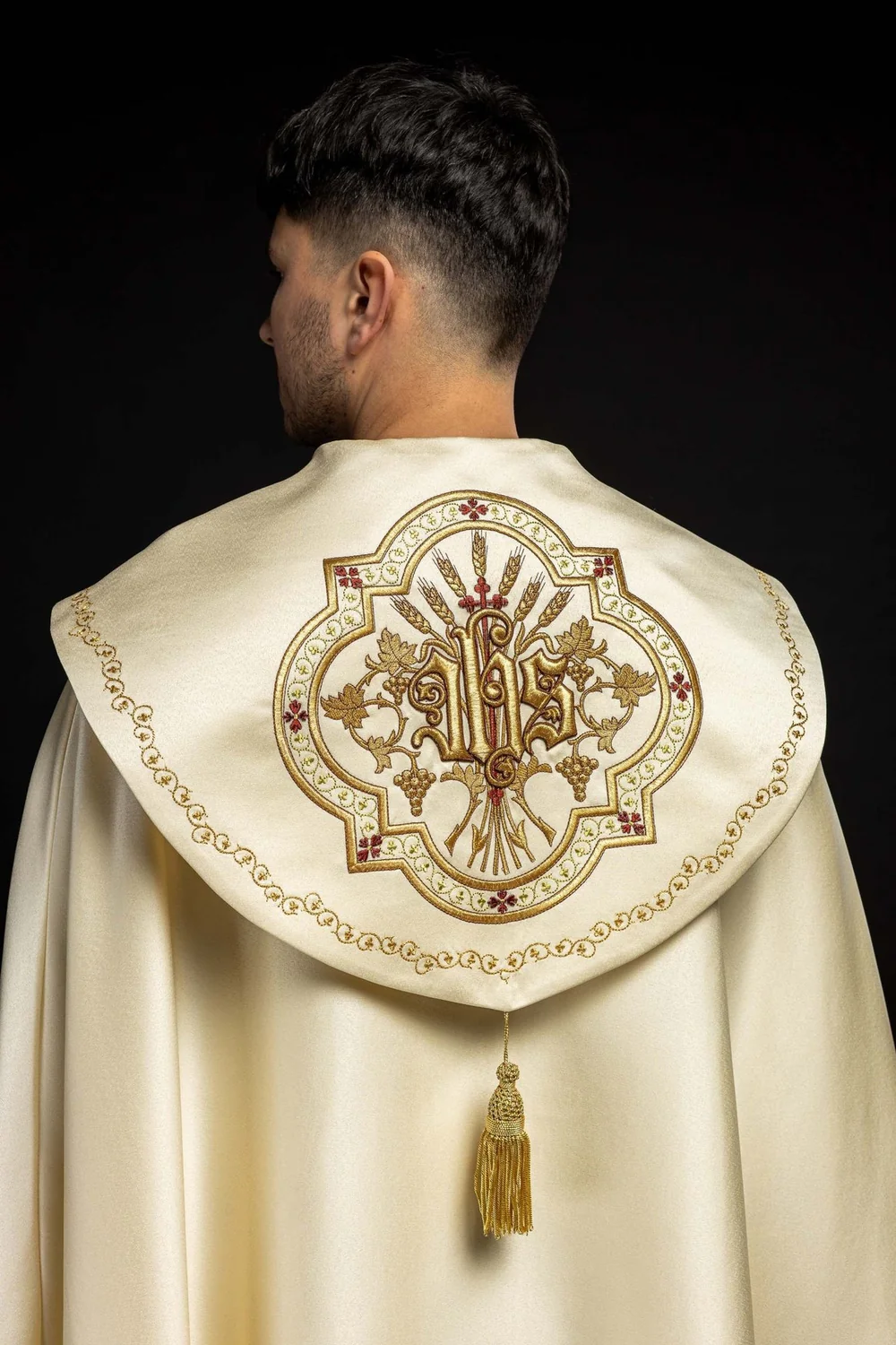 Kapa liturgiczna haftowana IHS - ecru (35) - KAPY LITURGICZNE - zdjęcie 4