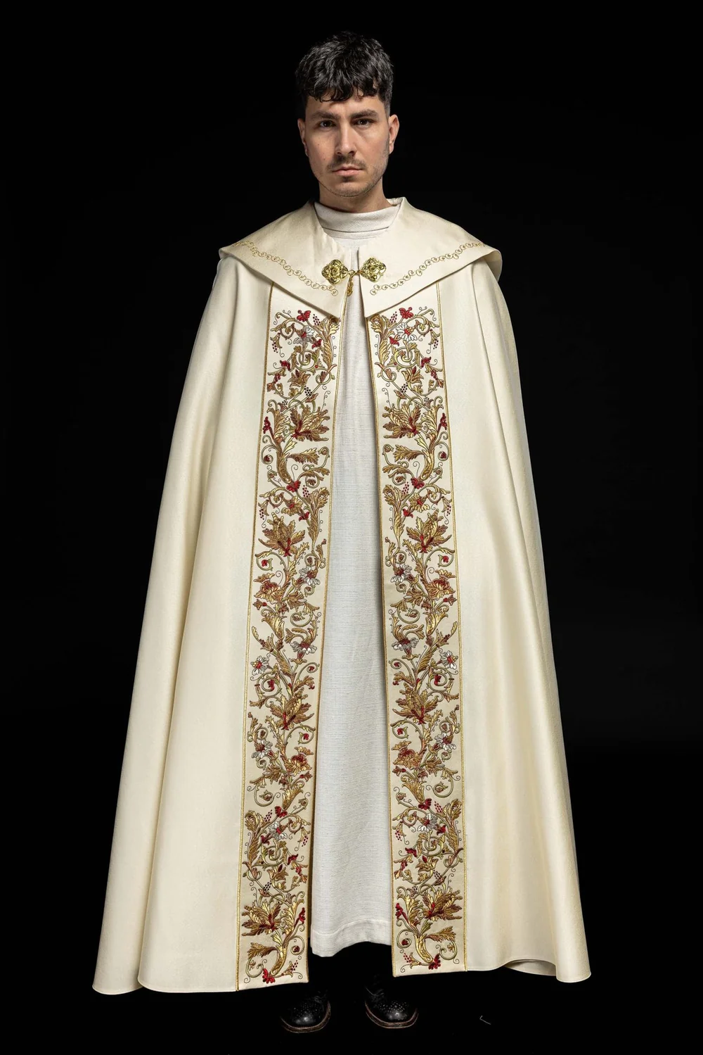 Kapa liturgiczna haftowana IHS - ecru (35) - KAPY LITURGICZNE
