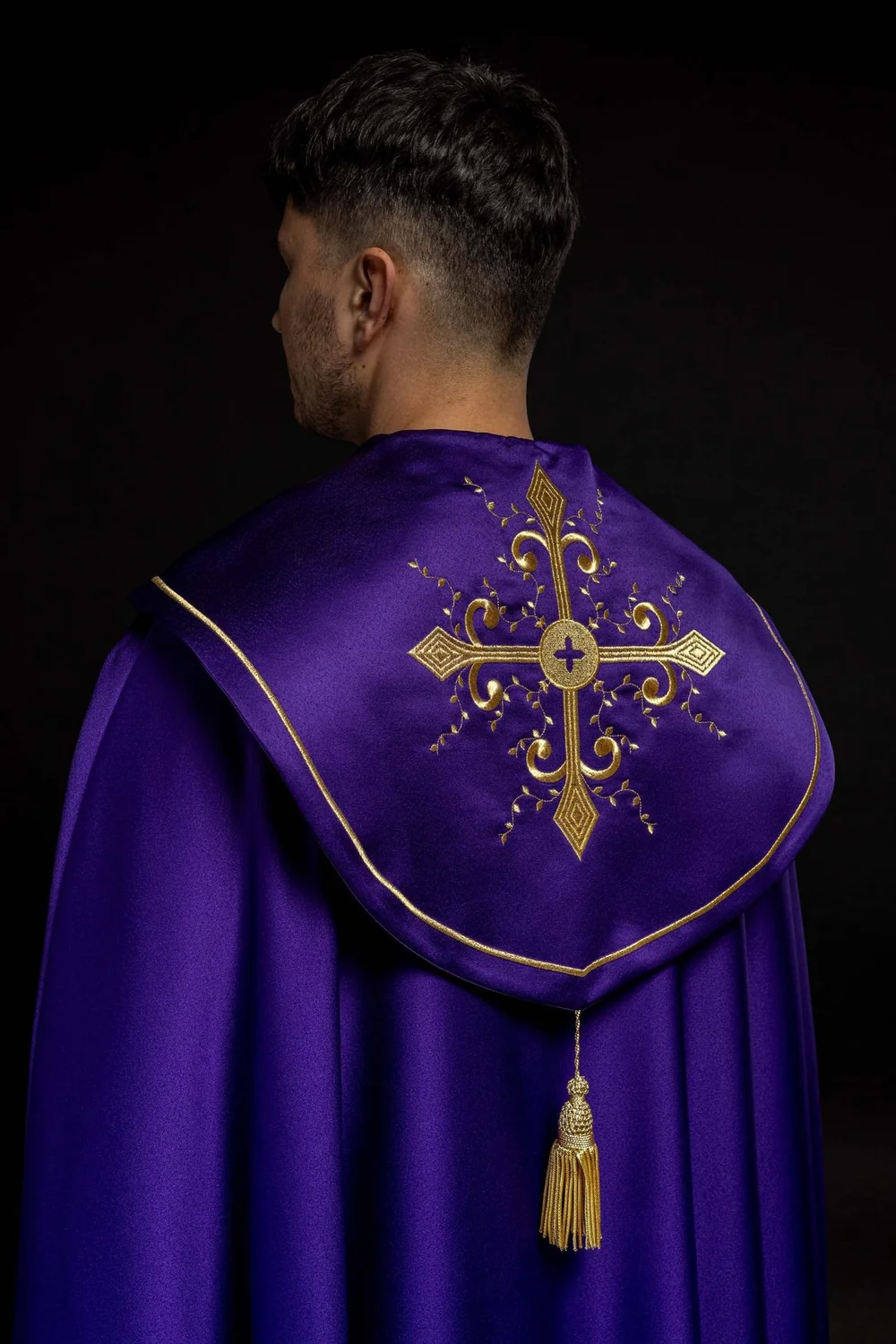 Kapa liturgiczna haftowana Krzyż - fioletowa (40) - KAPY LITURGICZNE - zdjęcie 2
