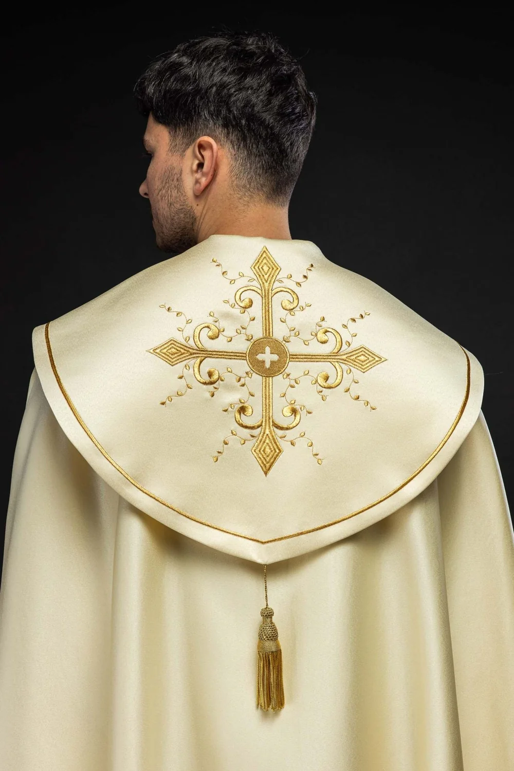 Kapa liturgiczna haftowana Krzyż - ecru (41) - KAPY LITURGICZNE - zdjęcie 2