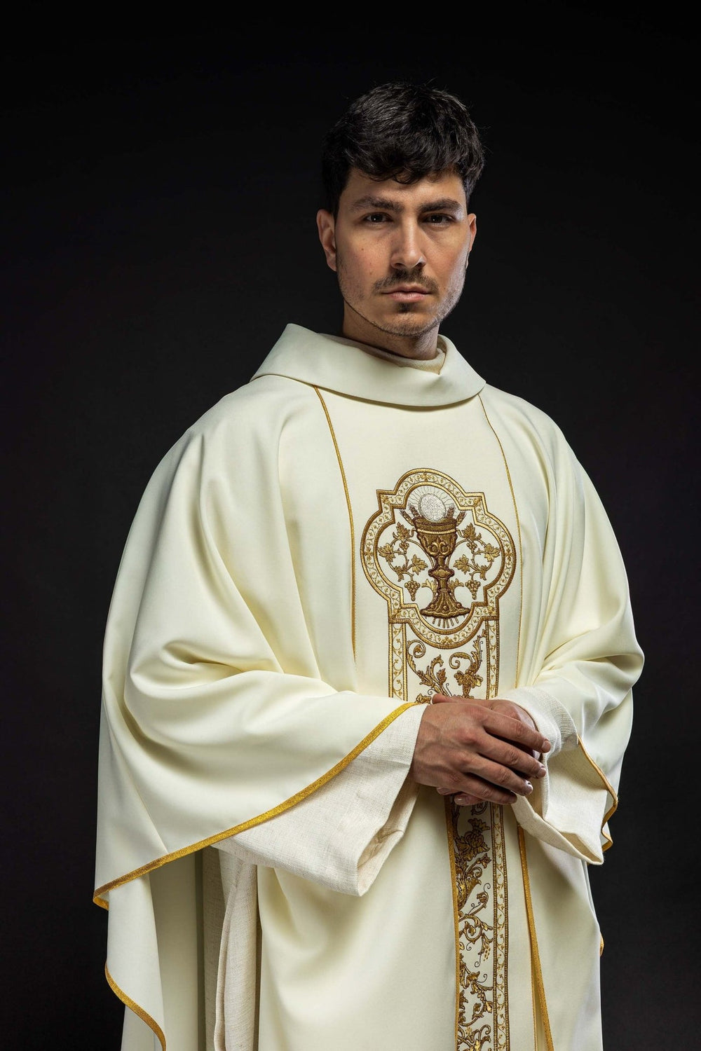 Ornat haftowany z symbolem kielicha eucharystycznego - ecru (H12) - Ornaty białe/ ecru