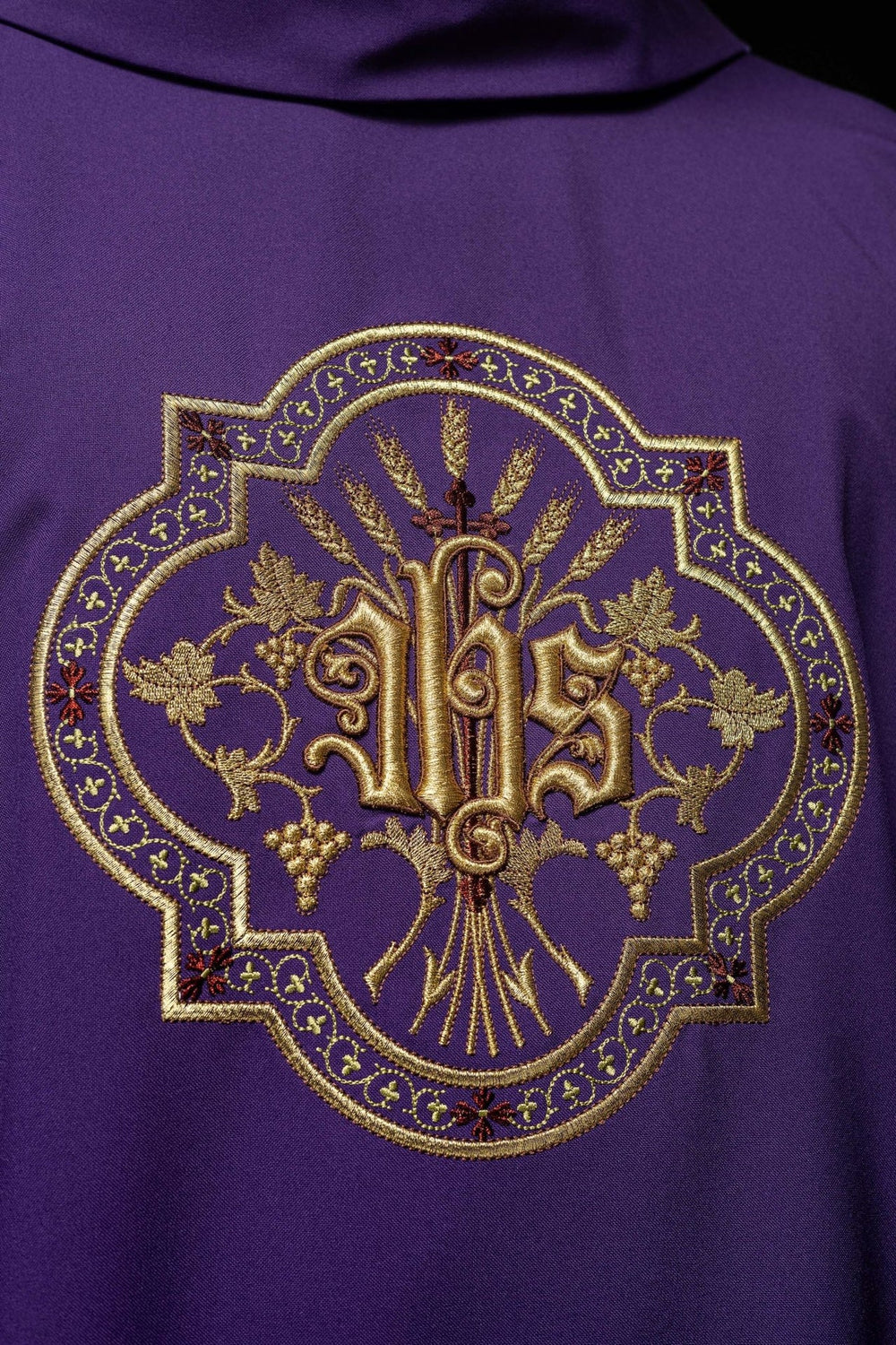 Ornat haftowany IHS i PAX - fioletowy (H32) - Ornaty fioletowe - zdjęcie 4
