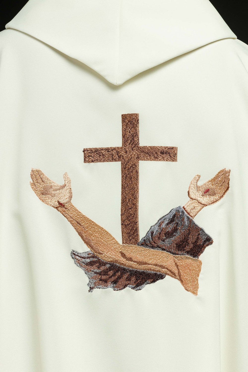 Ornat zdobiony franciszkańskim krzyżem TAU - ecru - Ornaty białe/ ecru - zdjęcie 5