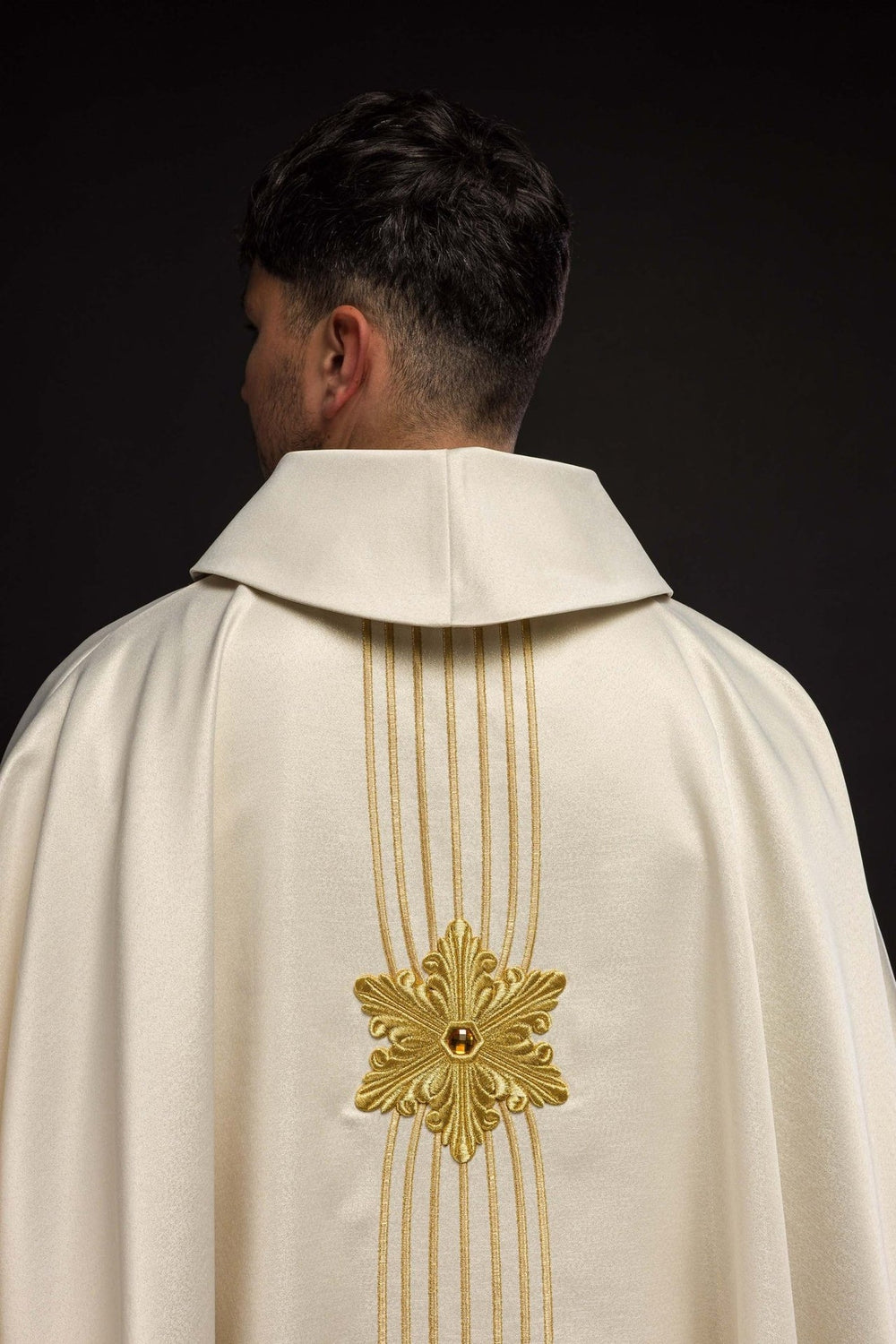 Ornat Maryjny błyszczący z kamieniami - ecru (H71) - Ornaty białe/ ecru - zdjęcie 5