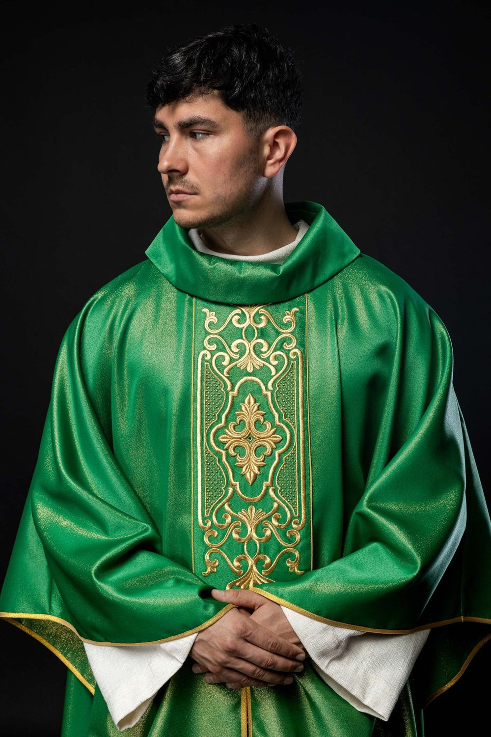 Ornat bogato haftowany, tkanina błyszcząca - zielony (H78) - Ornaty zielone