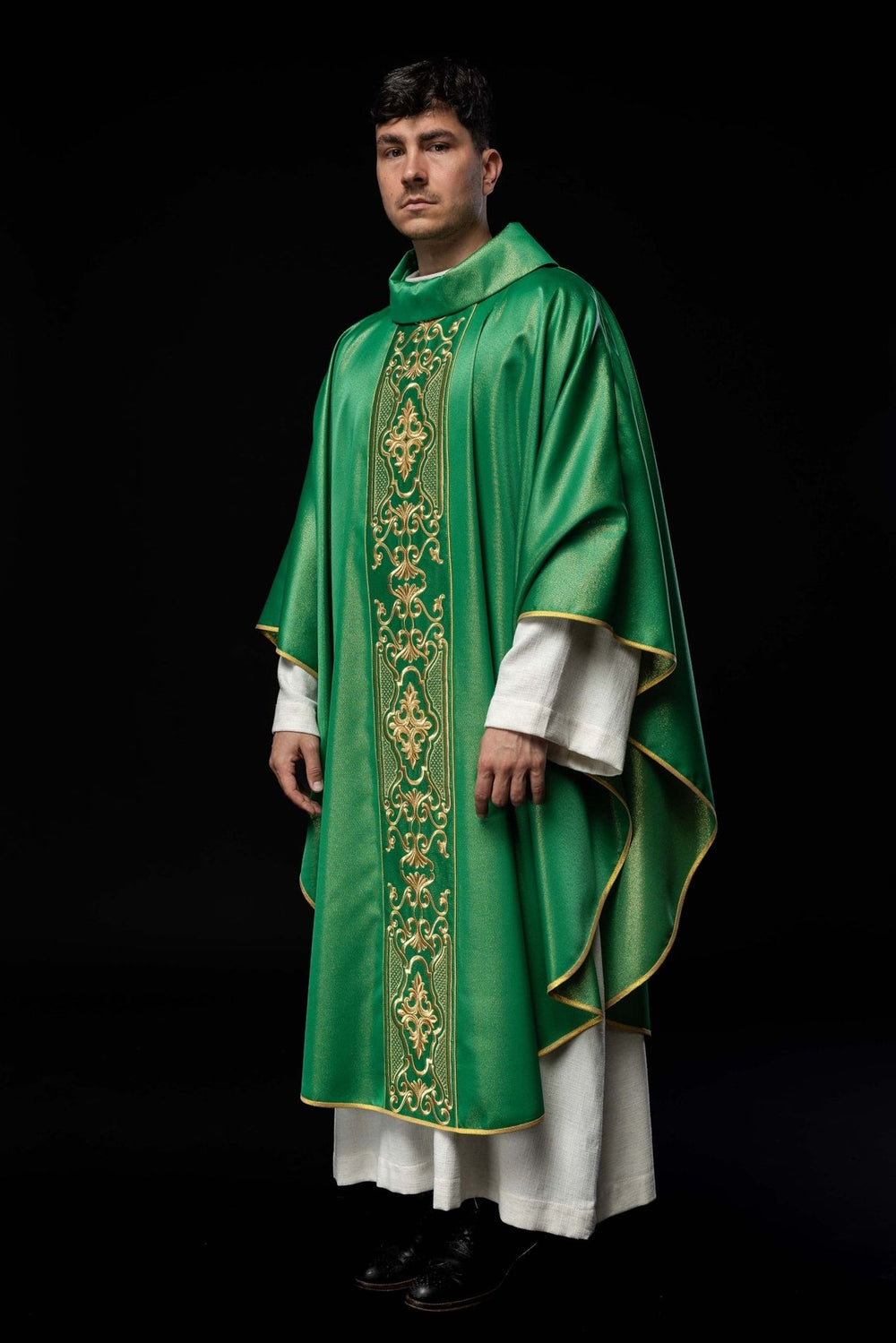 Ornat bogato haftowany, tkanina błyszcząca - zielony (H78) - Ornaty zielone - zdjęcie 7