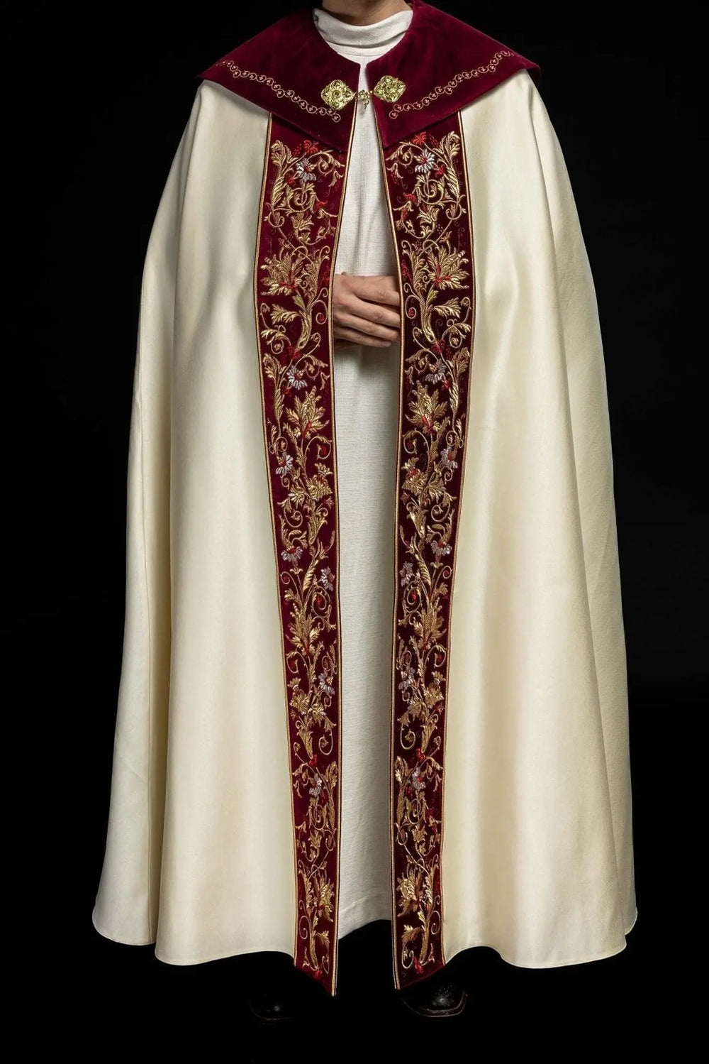 Kapa haftowana na aksamicie IHS (7H) - KAPY LITURGICZNE - zdjęcie 2