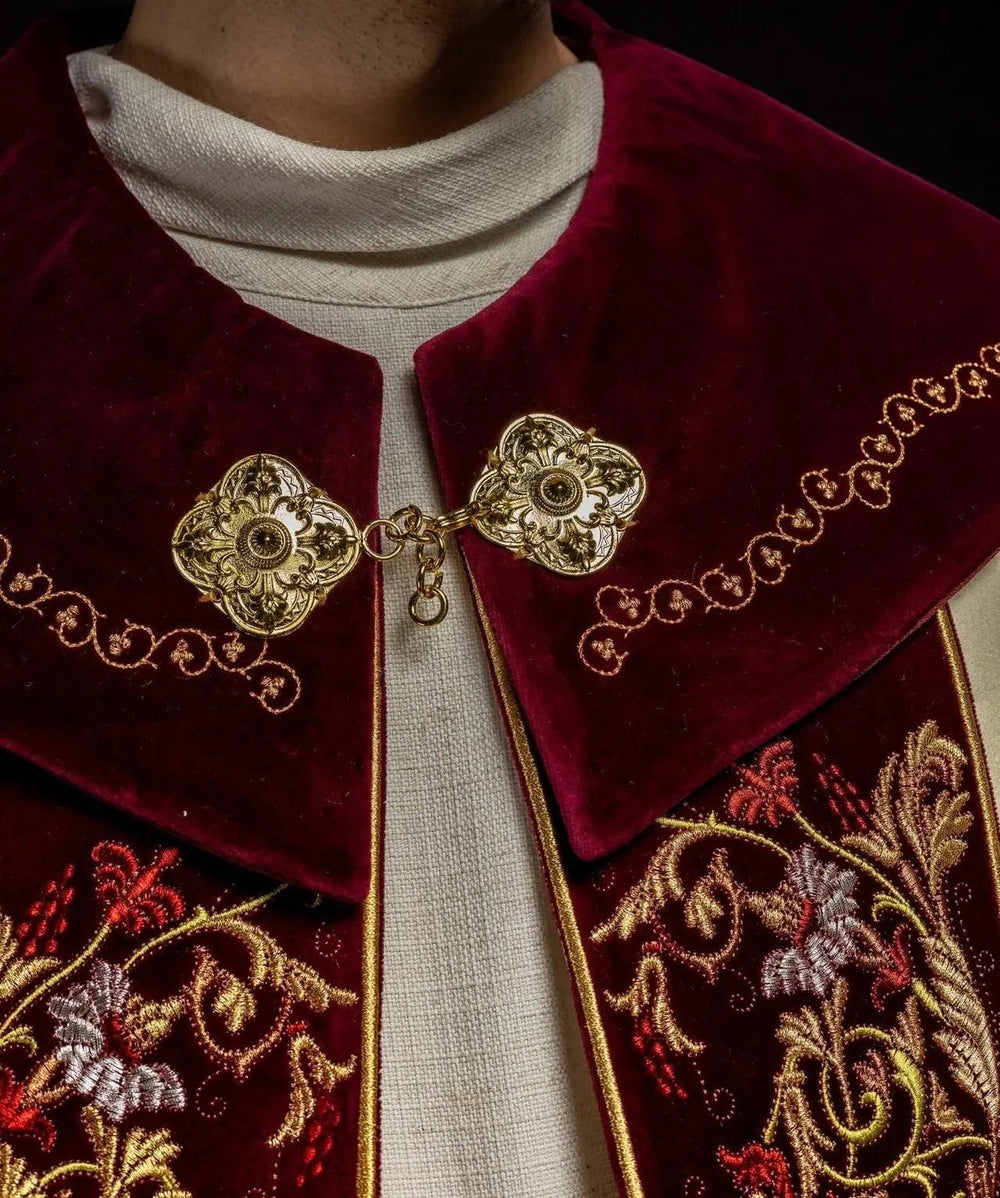 Kapa haftowana na aksamicie IHS (7H) - KAPY LITURGICZNE - zdjęcie 3